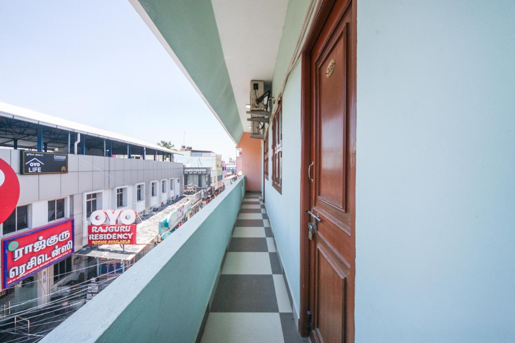 Oyo Modern Guest House Chennai Exteriör bild