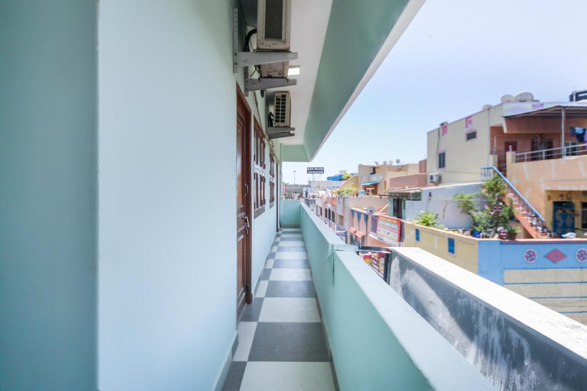 Oyo Modern Guest House Chennai Exteriör bild